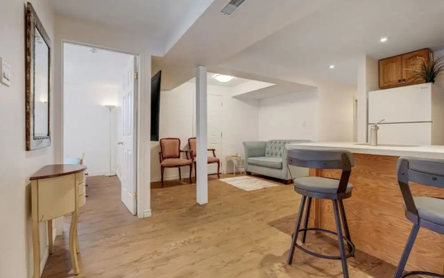 Comfortable Whitby 2 Bedroom Lower Suite