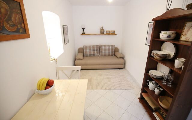 Stone House Apartment