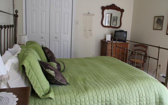 Tulips and Thistle Bed & Breakfast