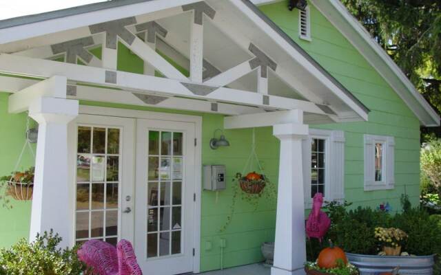 The Pines Motorlodge