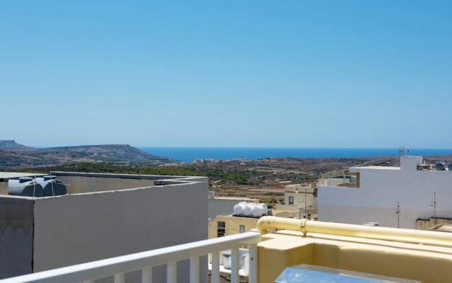Summer Breeze Superior Apartment with Terrace by Getaways Malta