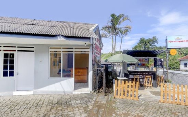 Spot On 90156 Hotel Ramayana