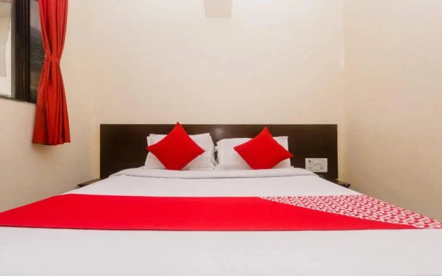 OYO 23285 The Diplomat Lodging