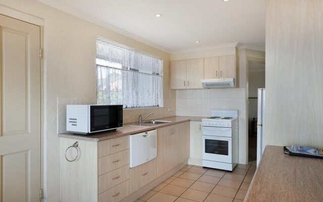 Heritage House Motel & Units