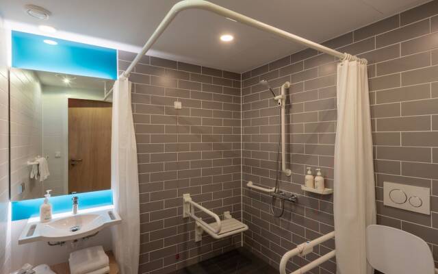 Holiday Inn Express Hamburg South A7 AS42 by IHG