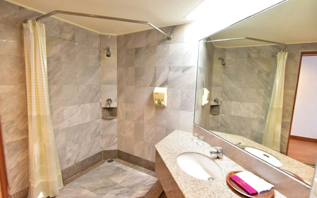 Thumrin Thana Hotel