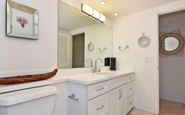 Lahaina Roads #205 1 Bedroom Condo by Redawning