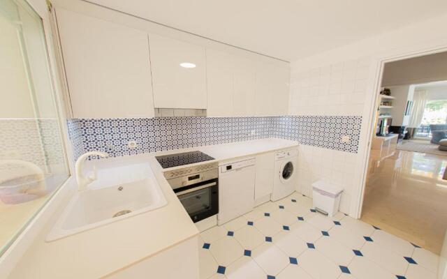 Beautiful 3BEDROOMS/2BATH/Golden Mile