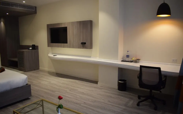 Hotel Deep Clarks Inn Lucknow