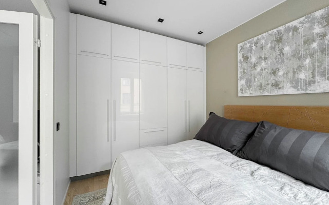 Stylish Downtown 2BR Flat with Sauna and Work Area