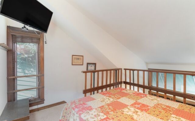 Manitou Lodge 11 Hotel Room by Alpine Lodging Telluride