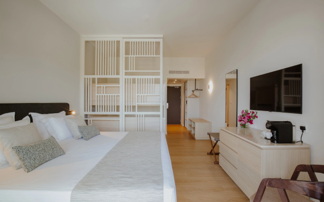 The Golden Coast Beach Hotel