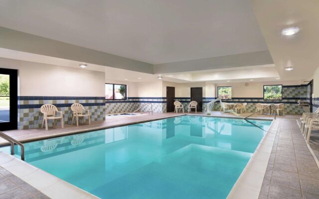 Hampton Inn & Suites Syracuse Dewitt