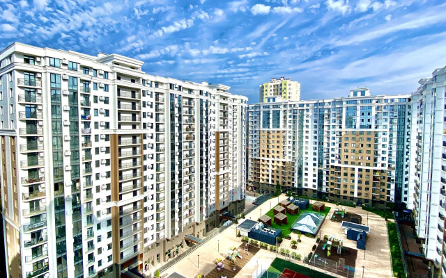 Orange Apart Alpine Quarter