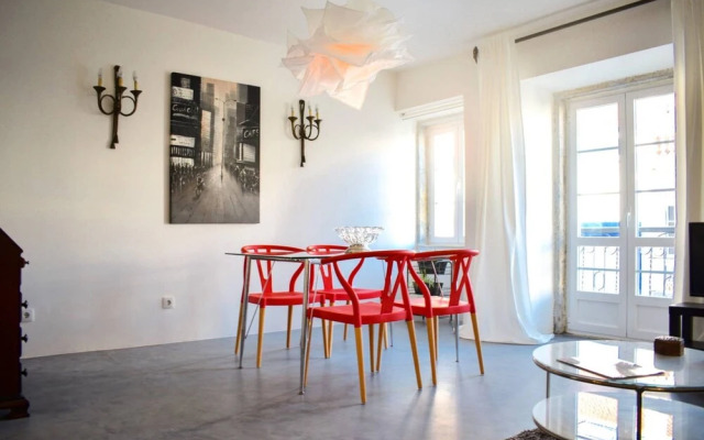 Modern Bright Open Plan Living in Trendy Lisbon