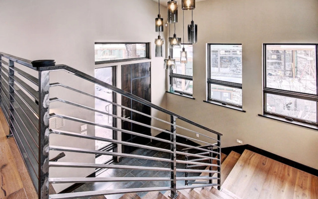 Spruce Ledge 4 Bedrooms 4.5 Bathrooms Townhouse