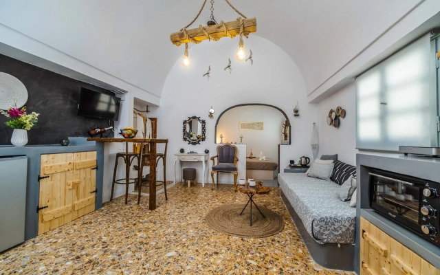 Asera Suites Near Kamari Beach