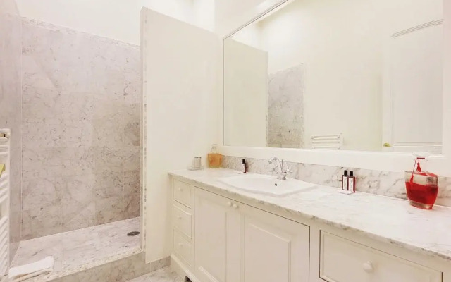Spacious Apartment - 2br/4p - Arc de Triomphe