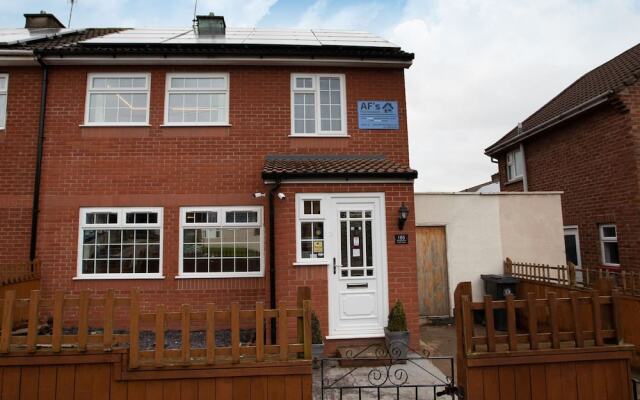 Modern Holiday Home in Bristol with Hot Tub