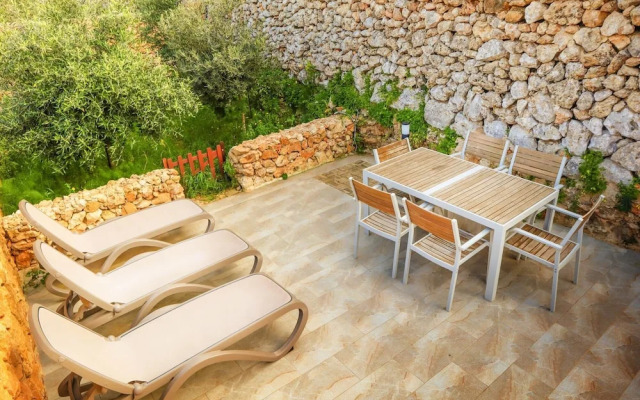 3 Bedroom Apartment With Private Pool and hot tub