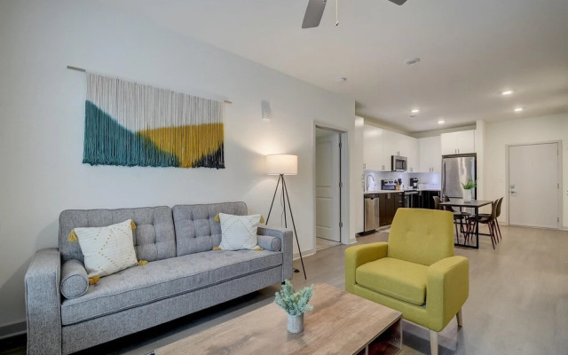 FRONTDESK Main & Clay Apts Butcḣertown Louisville