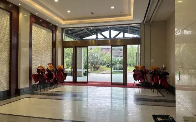 Lakeview Peninsula Holiday Hotel