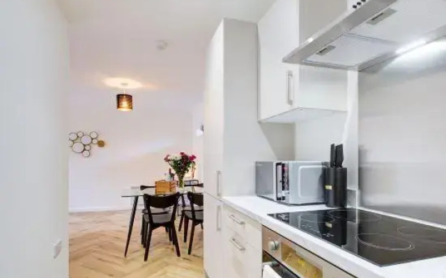 Hybrid Resi - Mitcham Close to Tooting and Wimbledon