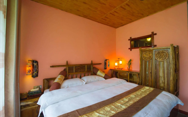 Yangshuo Scenic Mountain Retreat