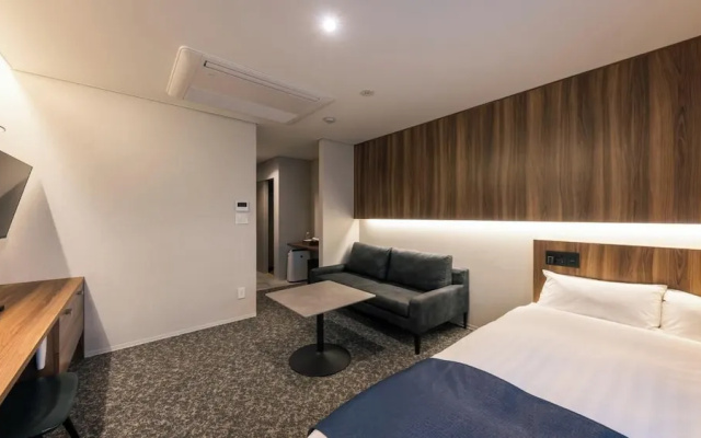 The Still Hotel – Guest Rooms – Ozu