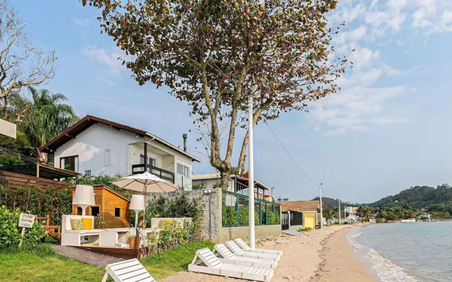 Seafront Beautiful House in Sto. Antonio Cda1647