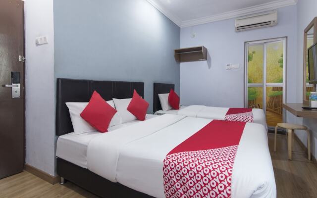 OYO 445 Charisma Hotel