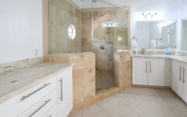 Relax Poolside At This Stylish Townhouse - Porters Gate 24 by BSL Rentals