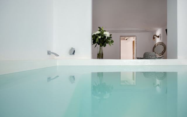 Zefi Hotel & Suites
