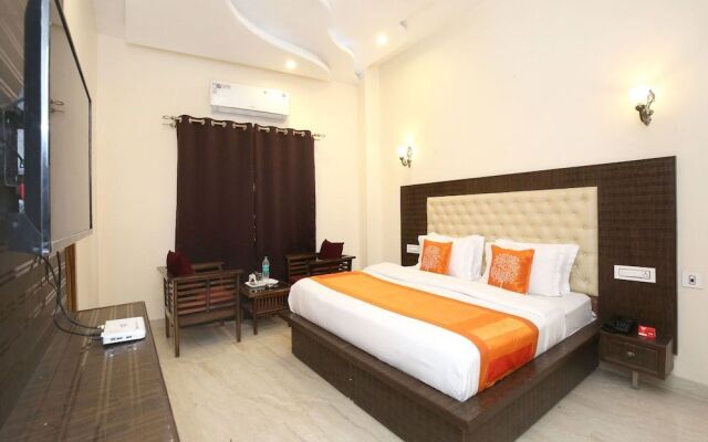 OYO 10330 Hotel Golden Brooks