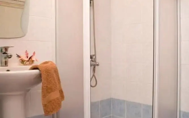 2 bed Apartment Overlooking Pool - Oroklini