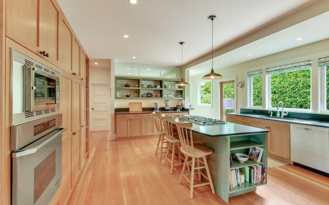 Sunset Hill Sea View - Five Bedroom Home