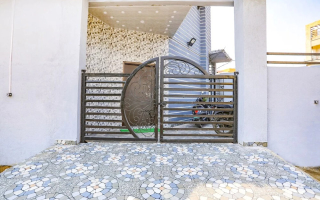 Fabhotel Universal Stay Inn