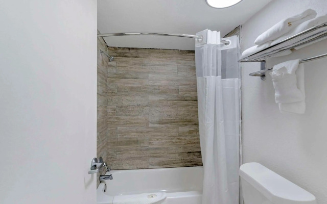 Quality Inn & Suites Orlando East - UCF Area