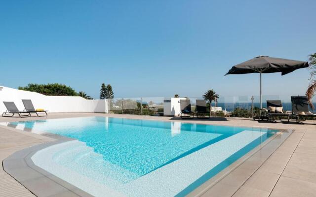 Villa Tendereteros - 4 Bedrooms large pool and hot tub