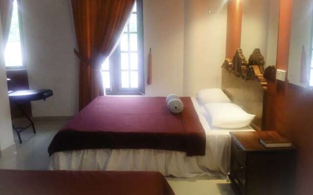 Yoho Toppass Breeze Hotel