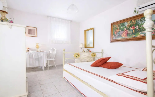 Rococo Style - Romantic Seaside Stay Near Volos