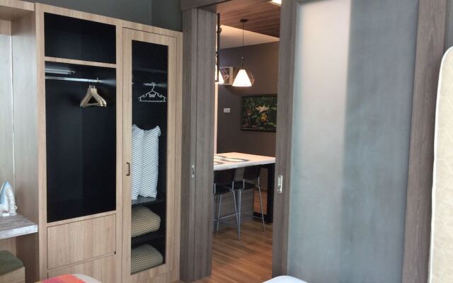 Lawang Suite Apartment With Balcony