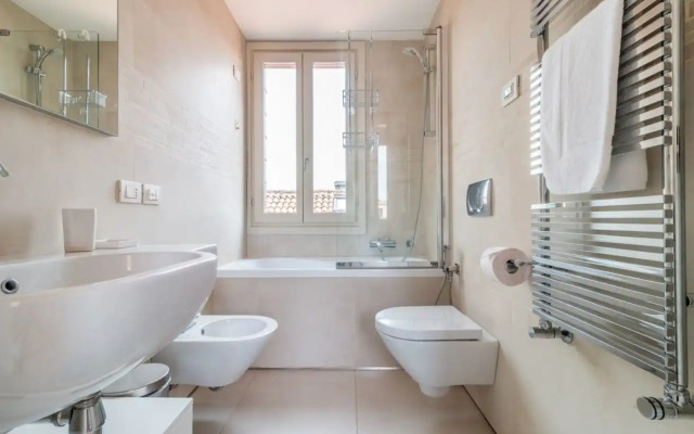 Carmini Canal View and Balcony with Lift