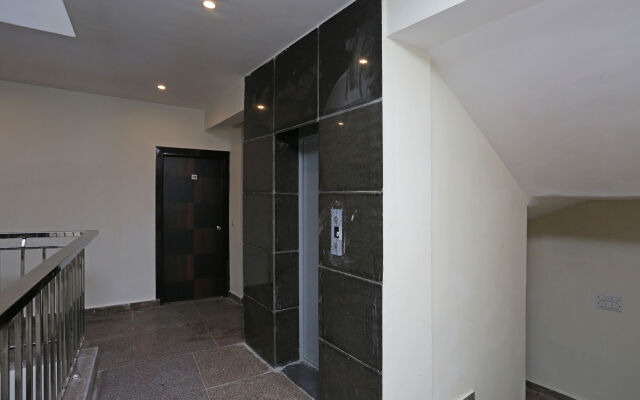 OYO 12171 Hotel Sky View