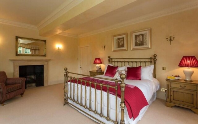 Exceptional Unique 5 Bedroom Manor House