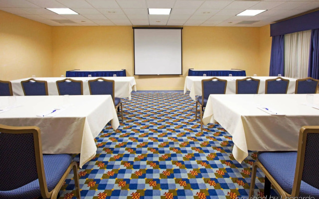 Holiday Inn Express Hotel & Suites Buffalo-Airport by IHG