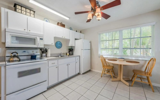 Tarpon Tale Inn