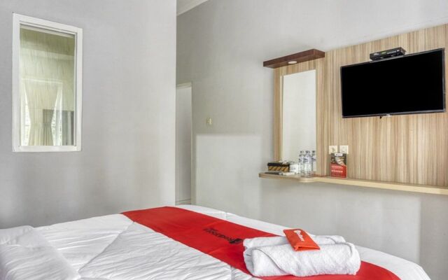 RedDoorz near Sindu Kusuma Edupark 2