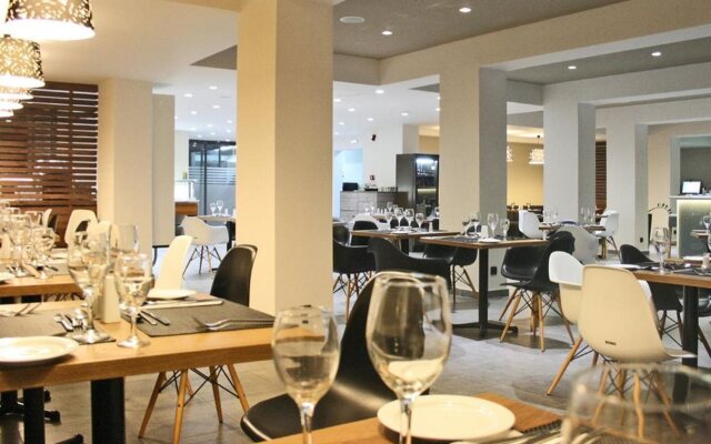Amphitryon City Hotel