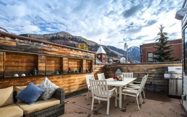 Meribel Penthouse - Luxury Condominium with Penthouse Views, Heart of Downtown Telluride, Hot Tub